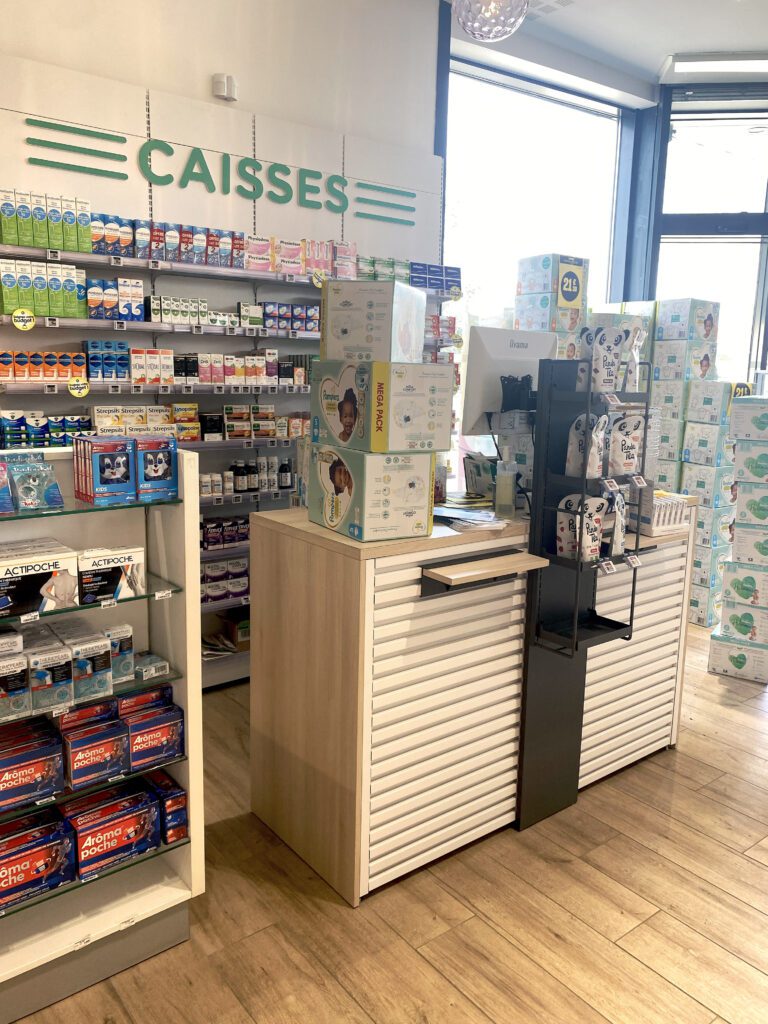 Comptoir caisse pharmacie - Transfert Pharmacie Cazelles