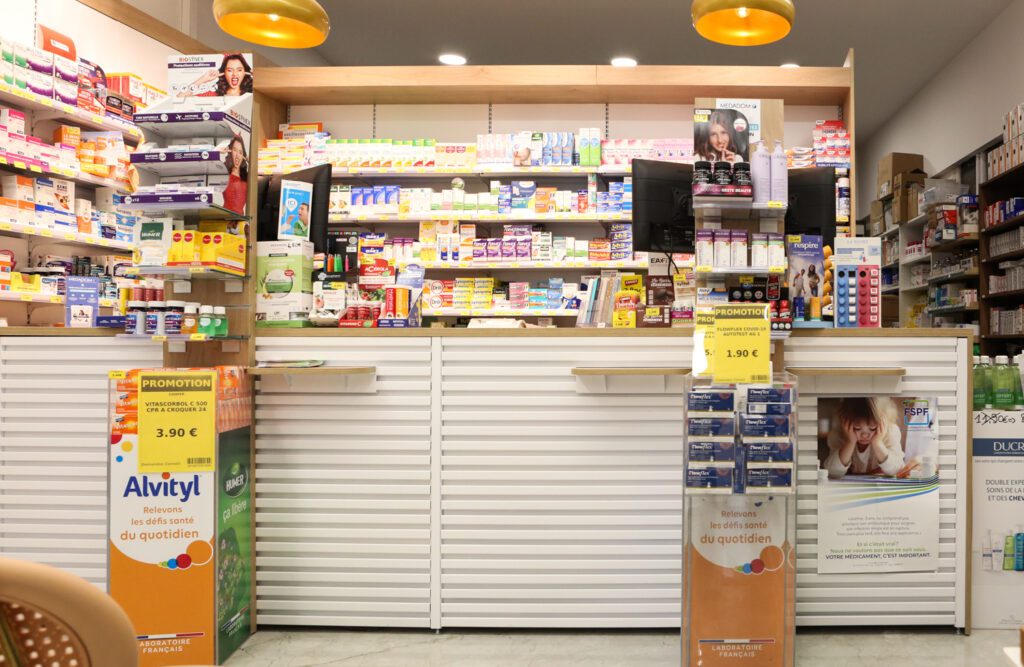 Comptoirs ordonnances dans pharmacie Libération à Marseille