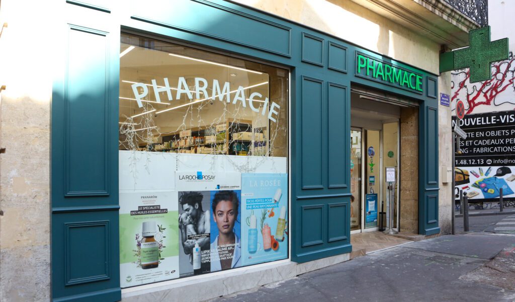 Vitrine de la Pharmacie Liberation à Marseille