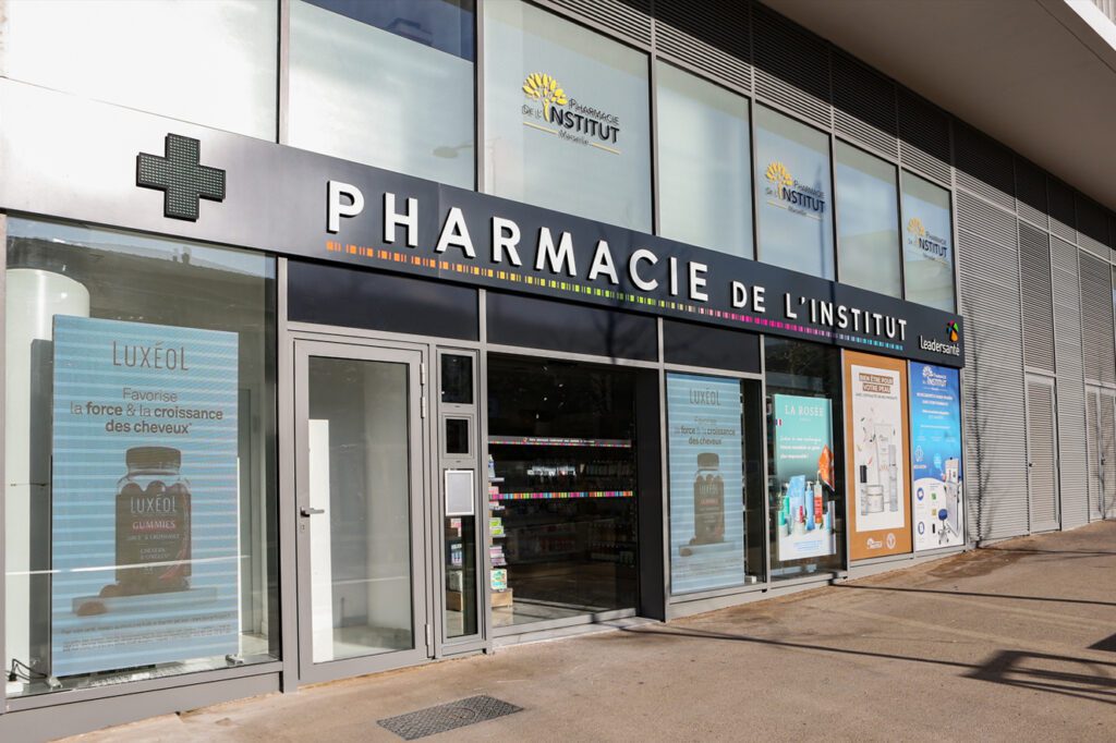 Façade de la pharmacie Institut à Marseille 