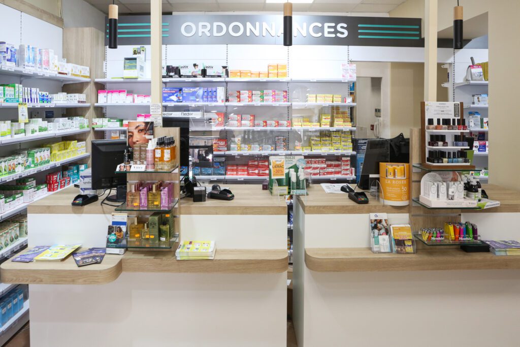 Comptoir ordonnances bois pharmacie Aix en Provence