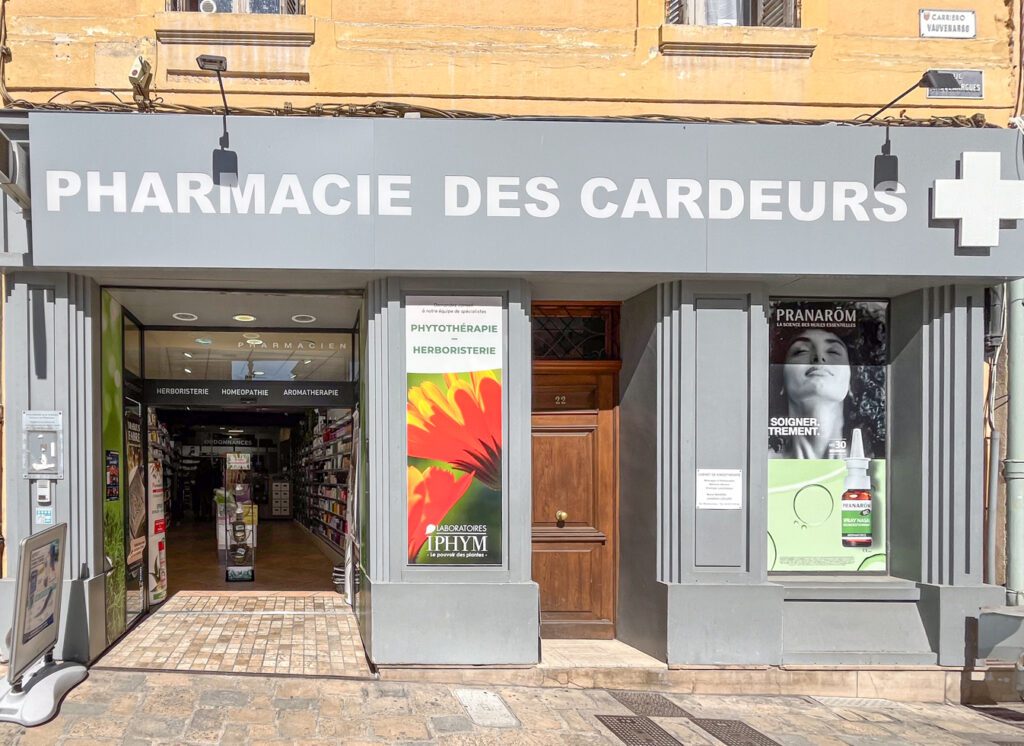 Façade en bois Pharmacie des Cardeurs