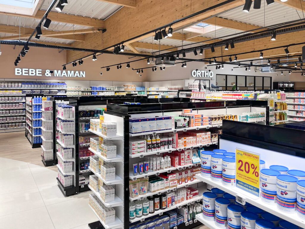 Mobilier métal ajustable - Agencement gondole pharmacie