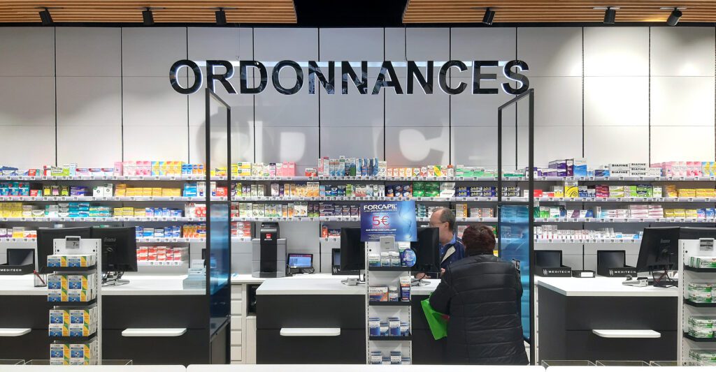 Comptoirs ordonnances pharmacie - Claustra métal et verre