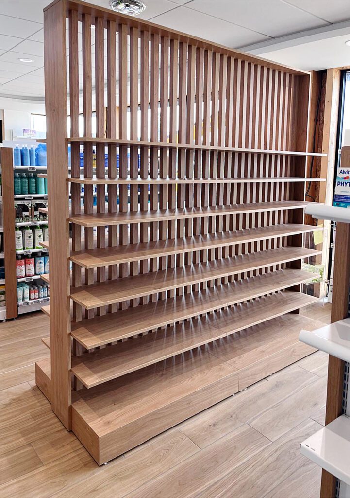 Meuble bois claustra - Agencement pharmacie Proexpace