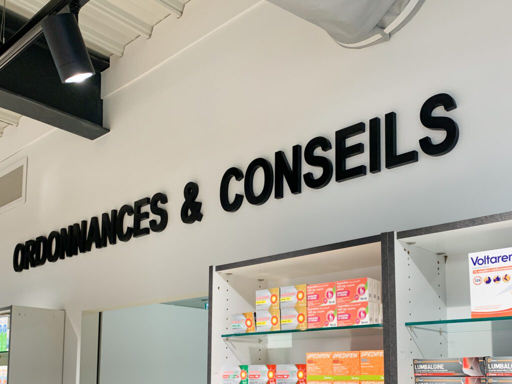 Signalétique pharmacie - Agencement et transfert par Proexpace