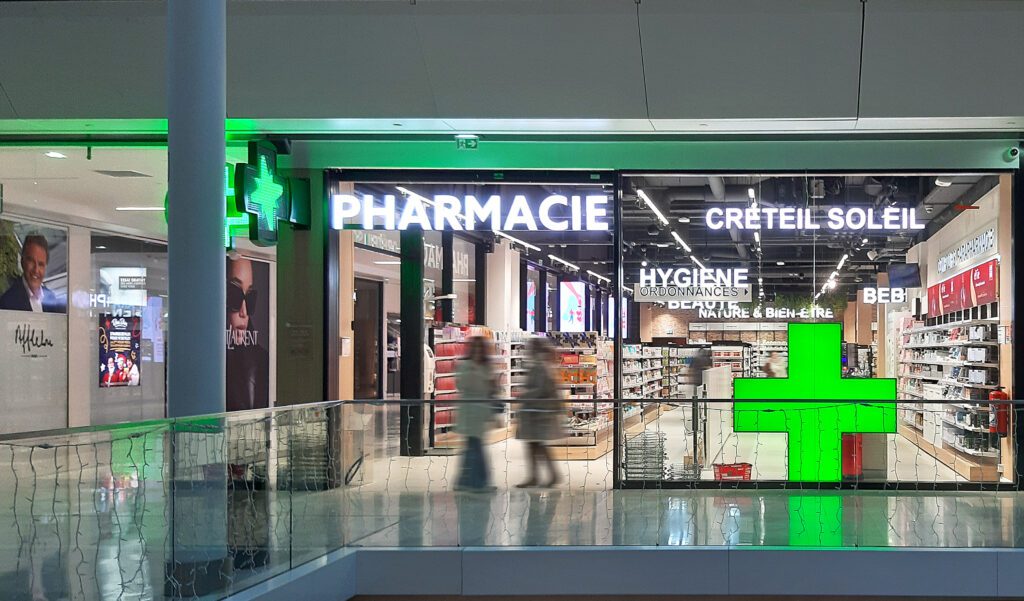 Vue exterieure de la nouvelle pharmacie Creteil Soleil groupement Elsie