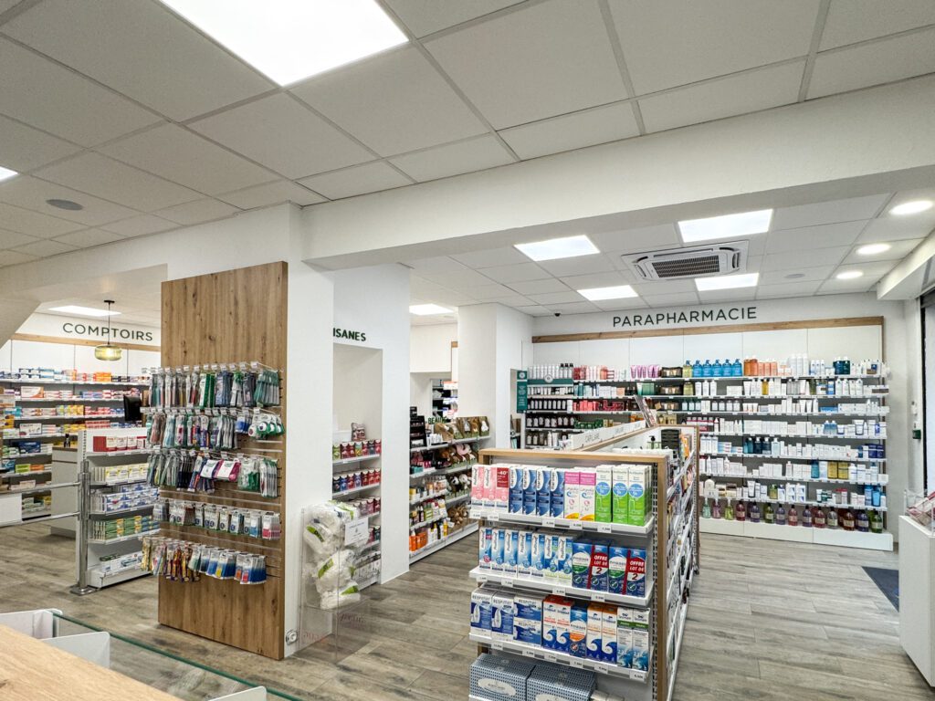 Vue interieure de la pharmacie - Agencement pharmacie
