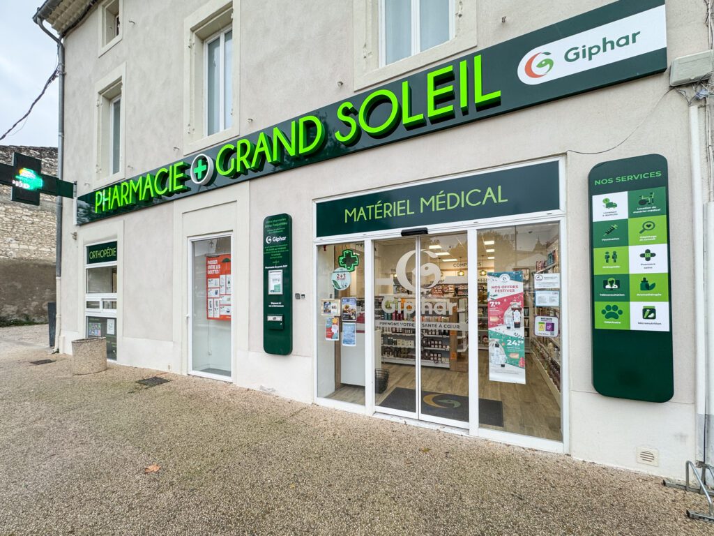 Façade extérieur avec enseigne - Pharmacie Grand Soleil St Andiol